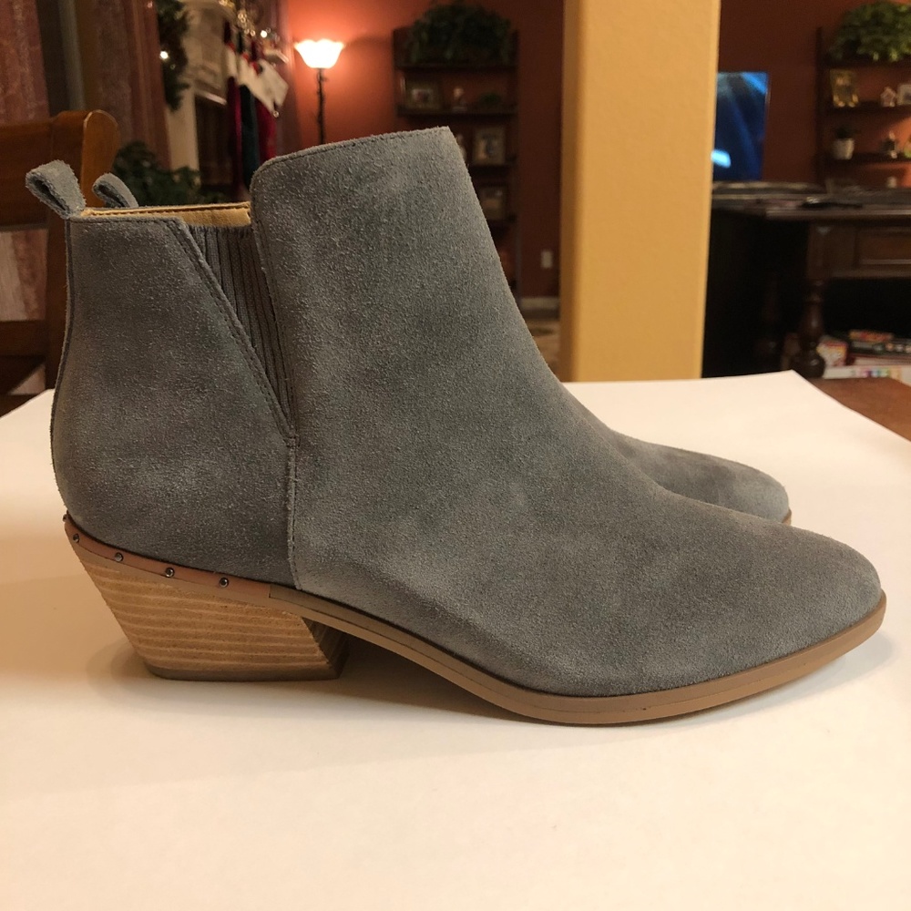 NWOT Dr. Scholl's Largo Dark Shadow Suede Bootie